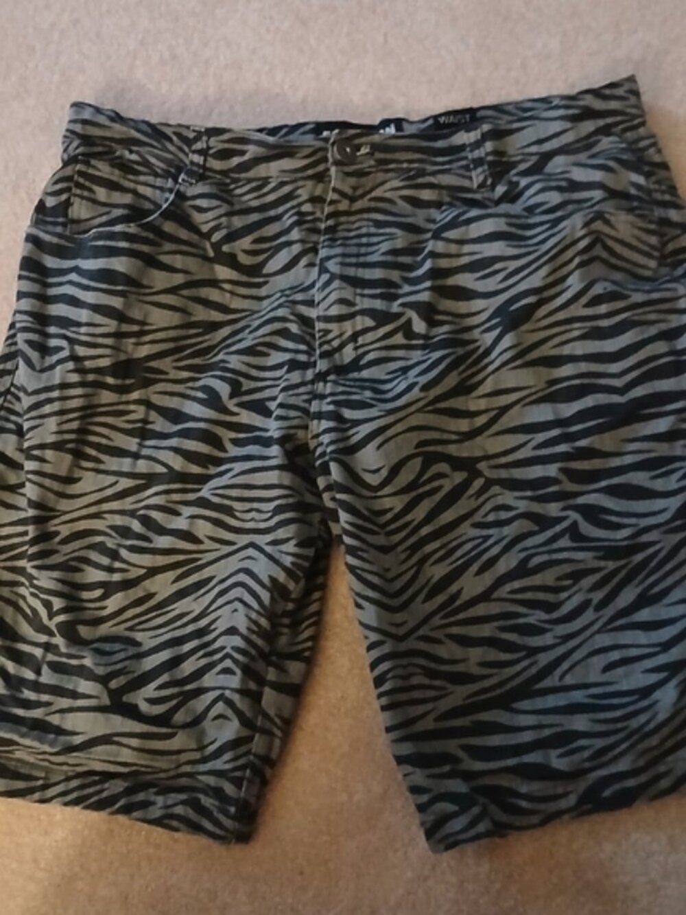Evolution Denim Artisan Zebra  Shorts Men's 40 Skater Hip Hop Y2K. FL